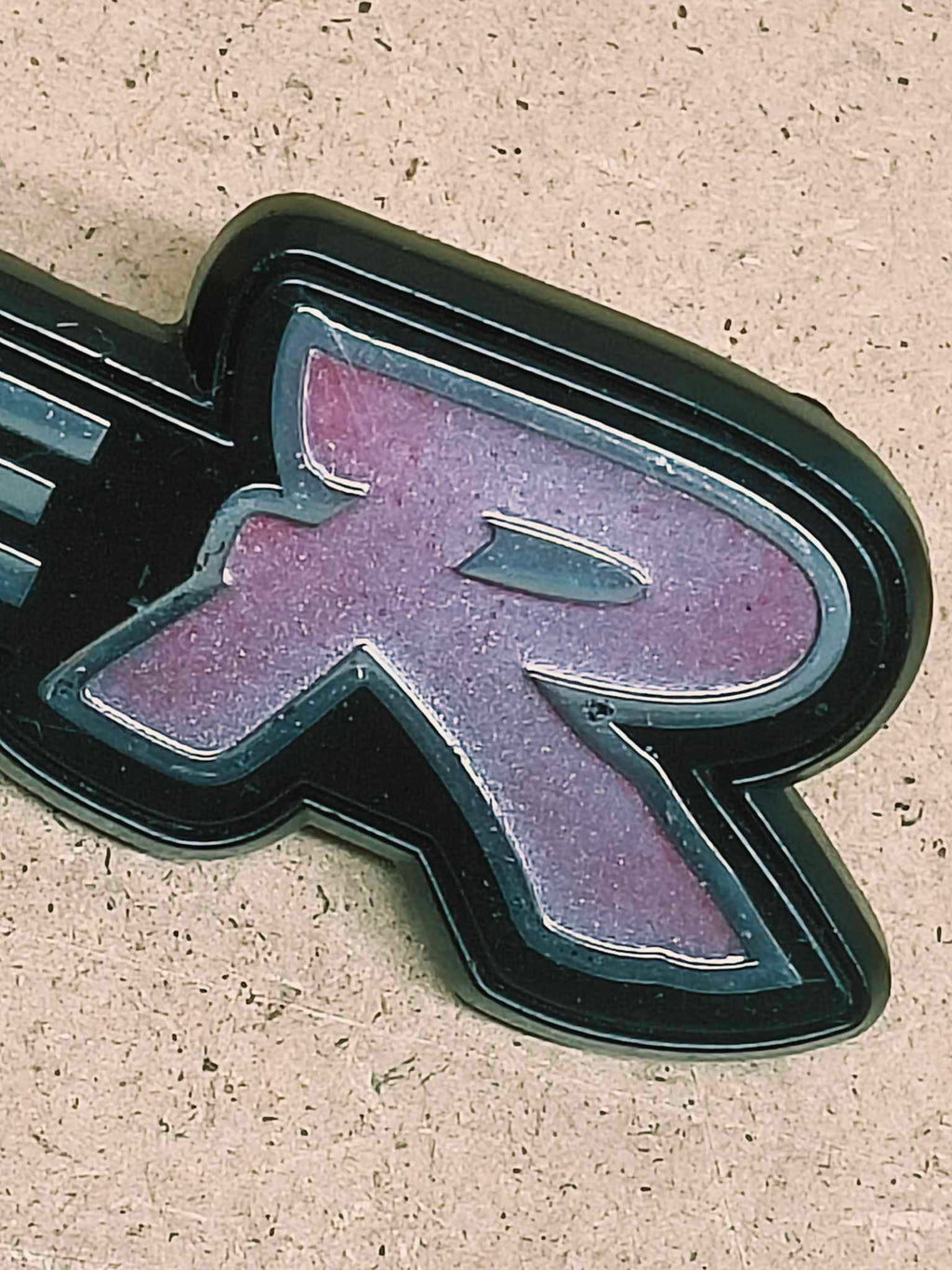 cache-badge type R x2 pour rafraîchir le rouge défraîchi