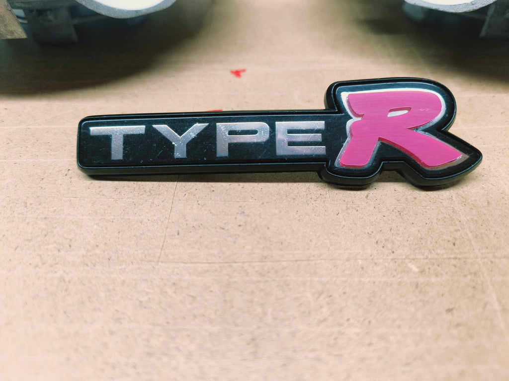 cache-badge type R x2 pour rafraîchir le rouge défraîchi