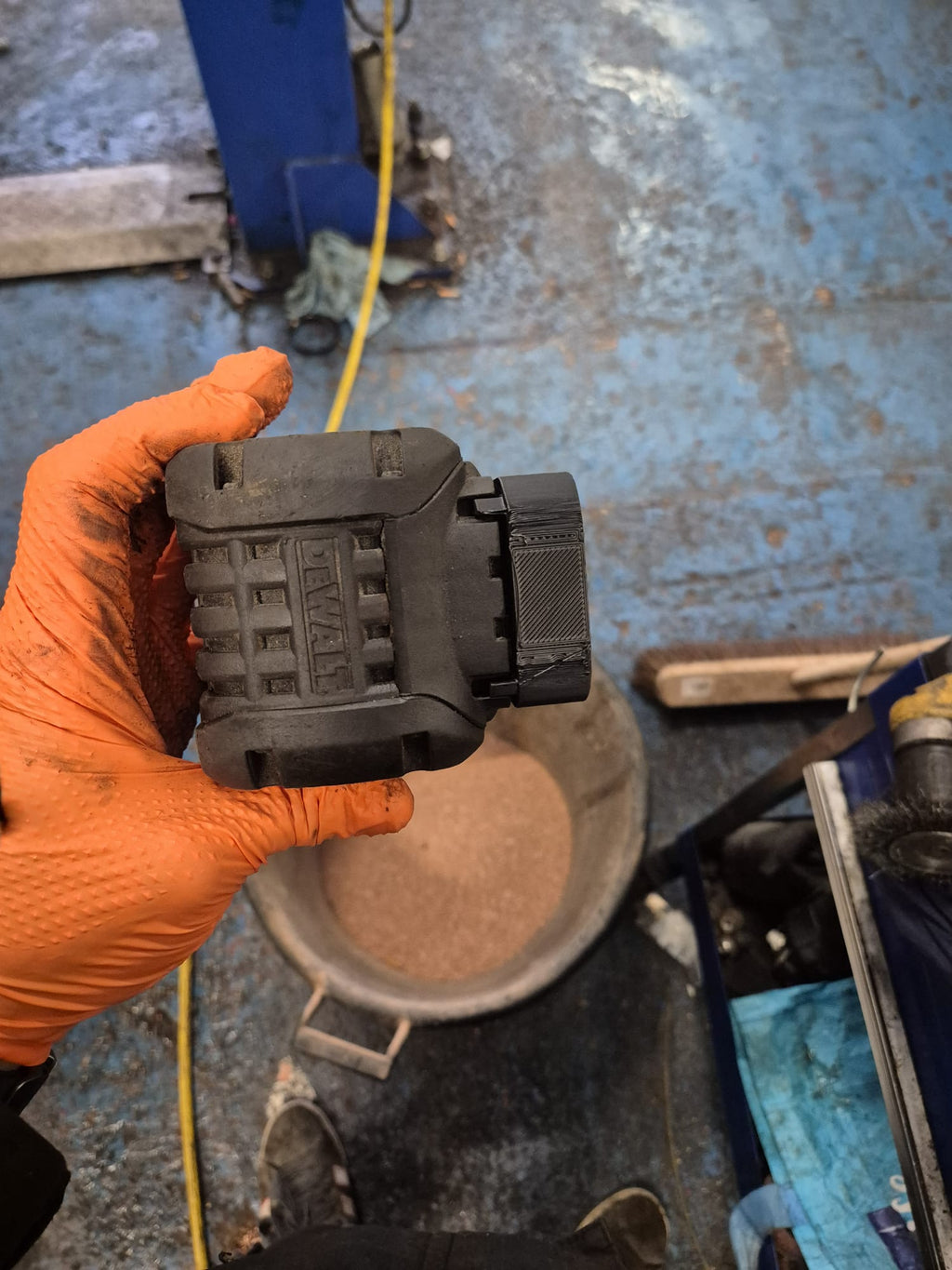 Dewalt 54v tool and battery holder (big guns) x2 tool x2 battery